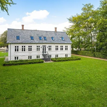 Kragsbjerggaard Hotel *