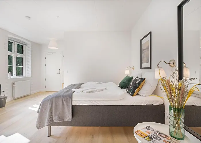 Kragsbjerggaard Hotel *